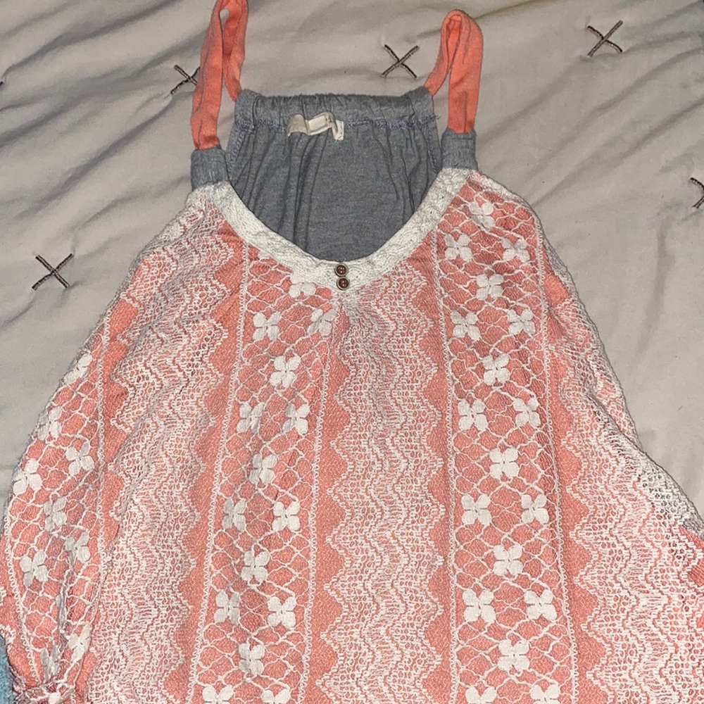 ✨Cute summer shirt✨ Color: peach and grey